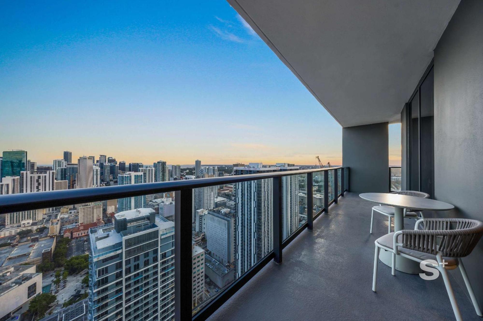 Apartamento Luxury 1-br Ph With Breathtaking Downtown Views
