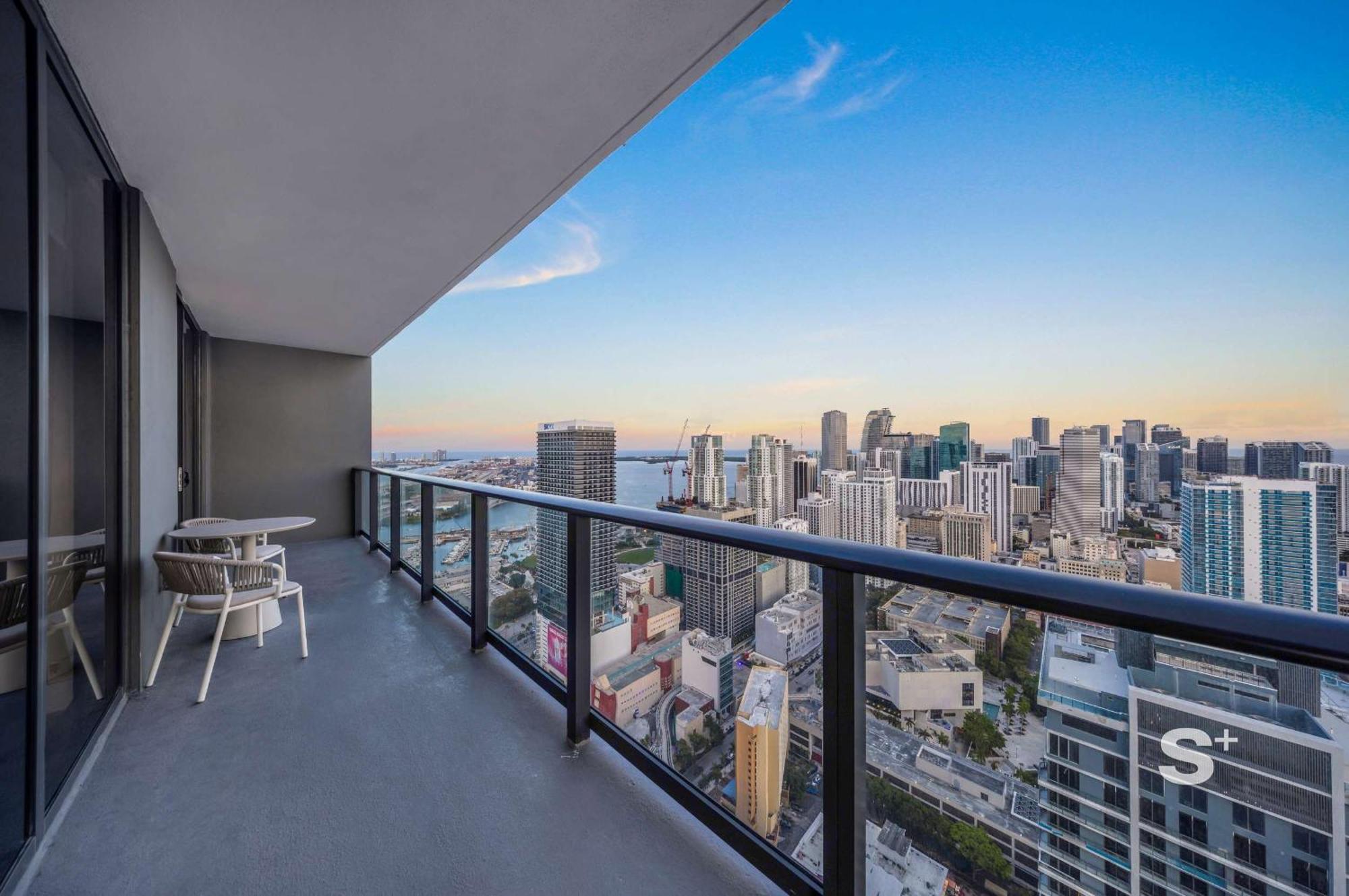 Luxury 1-br Ph With Breathtaking Downtown Views *